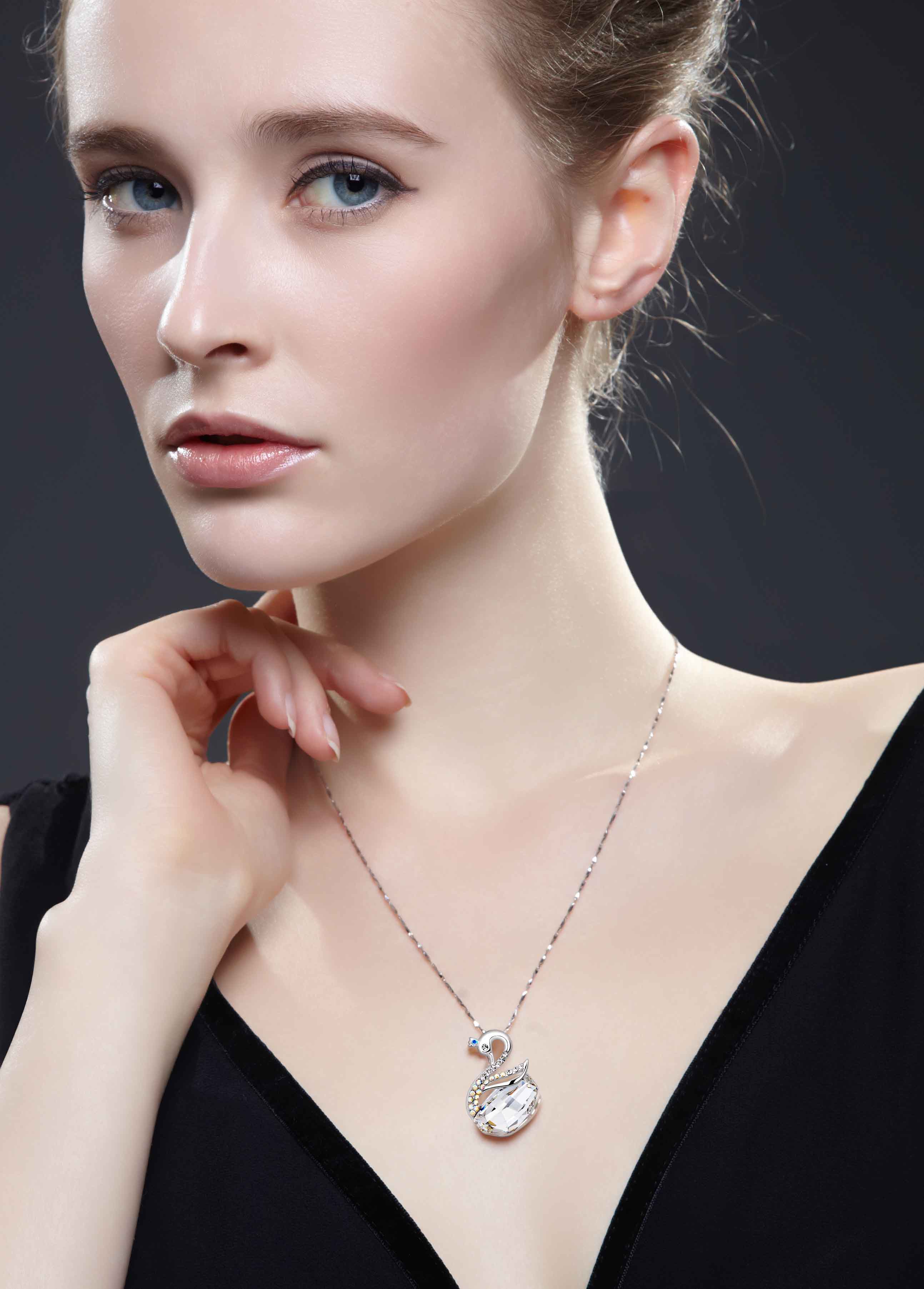 Seffaf Swarovski Taşlı Kuğu Kolye - N0199B Görseli